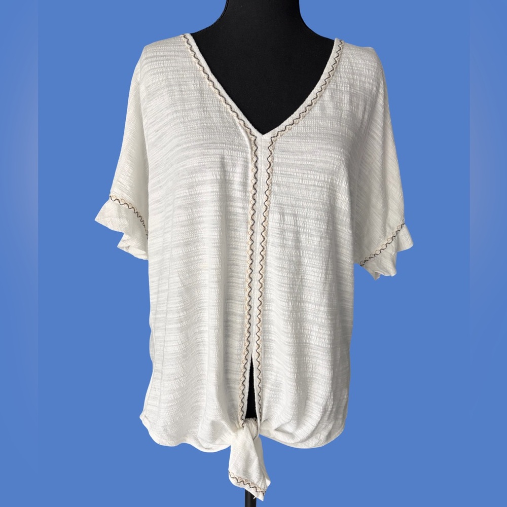 Max Studio White Textured Tie-Front V-Neck Top